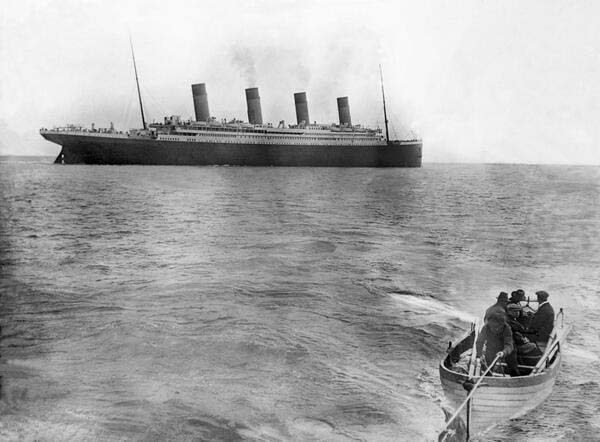 7.-The-last-picture-of-the-Titanic-before-sinking-1912