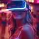 Žena s VR brýlemi se usmívá na party s neonovým osvětlením.