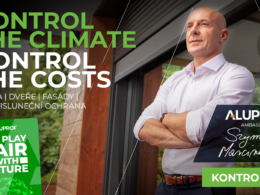 Reklama na Aluprof s mužem u moderního domu, text: „Control the climate, control the costs“.