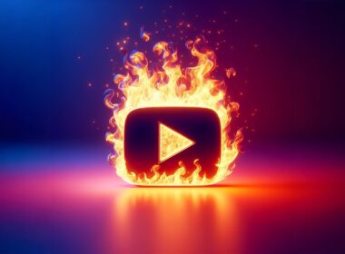 Ikona přehrávání obklopená plameny na barevném pozadí.